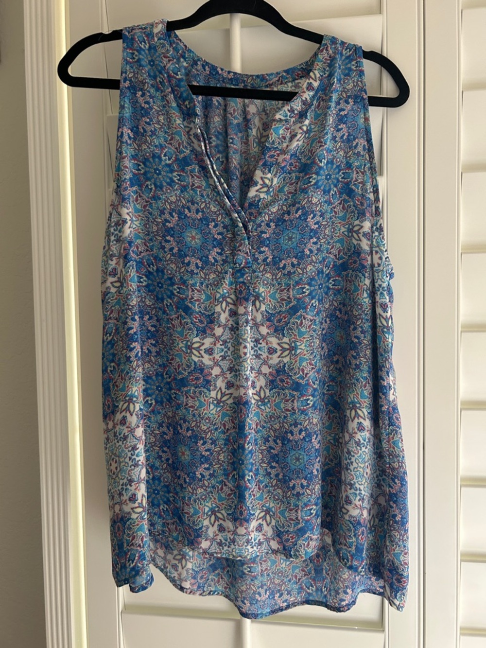 Sleeveless Blue Floral Print V-Neck Top